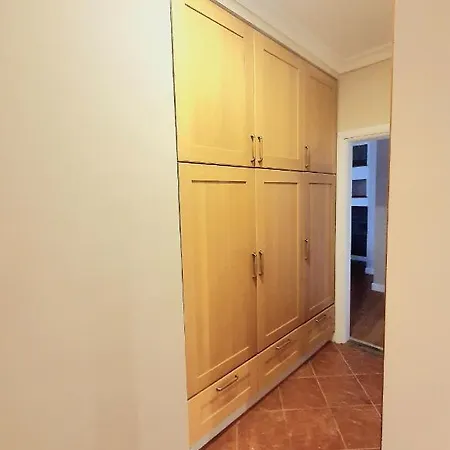 Centerscape - Studio By Dion 티라나