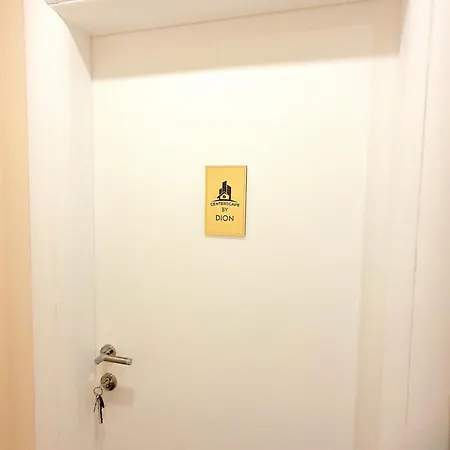 Centerscape - Studio By Dion Appartement Tirana