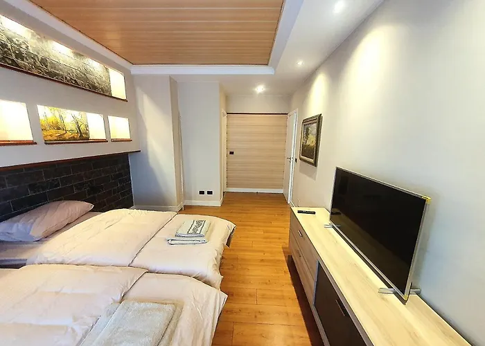 Centerscape - Studio By Dion 티라나