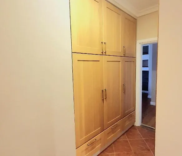 Centerscape - Studio By Dion 티라나